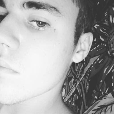 Justin Bieber
你总是有搞怪的自拍方式