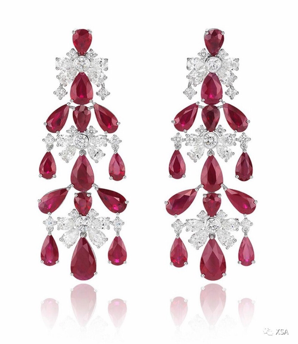Chopard 萧邦 2017 Red Carpet 系列 白金耳坠：镶嵌总重超过40ct水滴形切割红宝石，点缀总重2.9ct的小颗钻石。