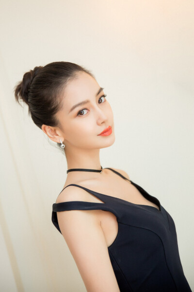 Angelababy 电视剧《创业时代》剧组首个媒体探班日