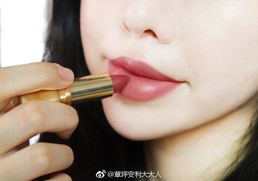 GUERLAIN #娇兰# KissKiss Matte 哑光唇膏
色号M307试色分享；
@草坪安利大大人