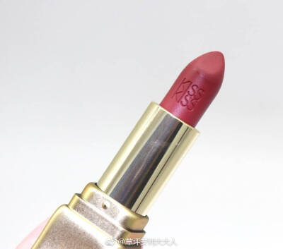 GUERLAIN #娇兰# KissKiss Matte 哑光唇膏
色号M307试色分享；
@草坪安利大大人