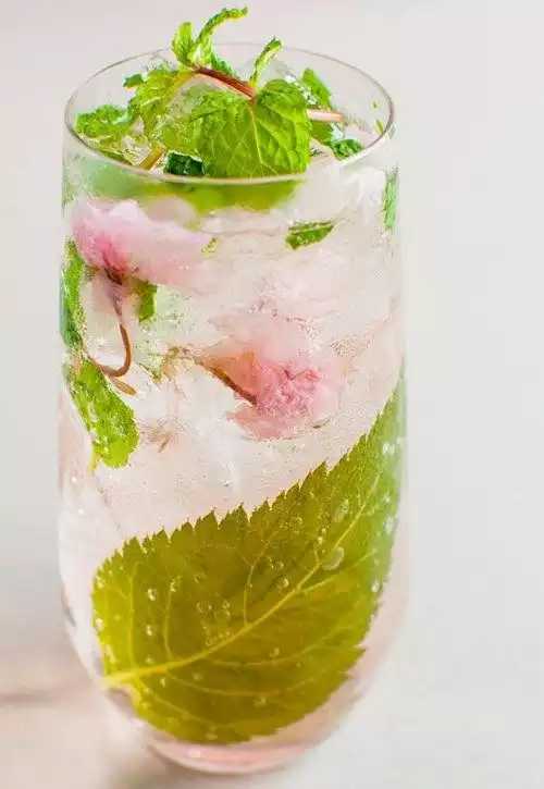 调酒的时候也可以来一点。比如……樱花mojito？