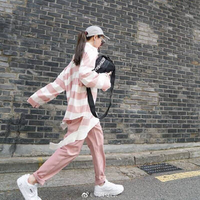 PINK馆长
妈呀超帅的………
/////
我喜欢的穿搭