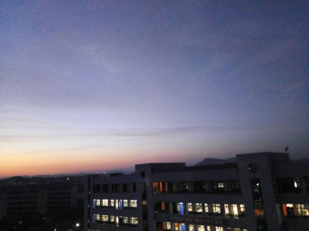 湖南新化三中 从前拍的学校里每天不一样的晚景