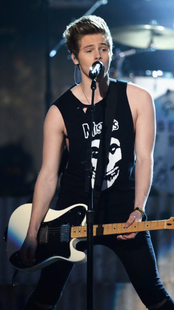 luke hemmings 手机壁纸 五秒盛夏 主唱大人