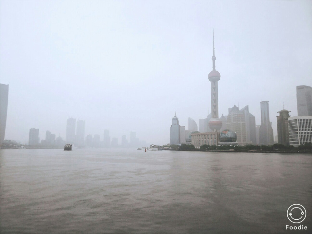 外滩 东方明珠 黄浦江 上海雨季 阵雨过后 