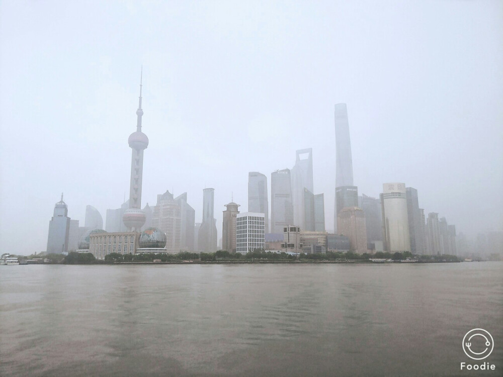 外滩 东方明珠 黄浦江 上海雨季 阵雨过后 