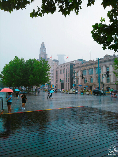 外滩附近 东方明珠 黄浦江 上海雨季 阵雨过后 