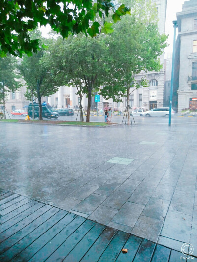 外滩附近 东方明珠 黄浦江 上海雨季 阵雨过后 