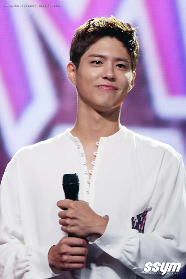 新加坡音乐银行~ 闪闪发光的朴mc 今天也是木洞小王几~饭拍cr:logo