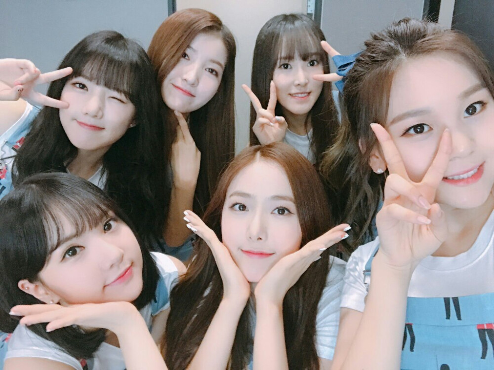 GFRIEND 金韶情金素晶 郑艺琳 丁恩妃银河 崔俞娜俞宙 黄恩菲信飞 金艺源严智