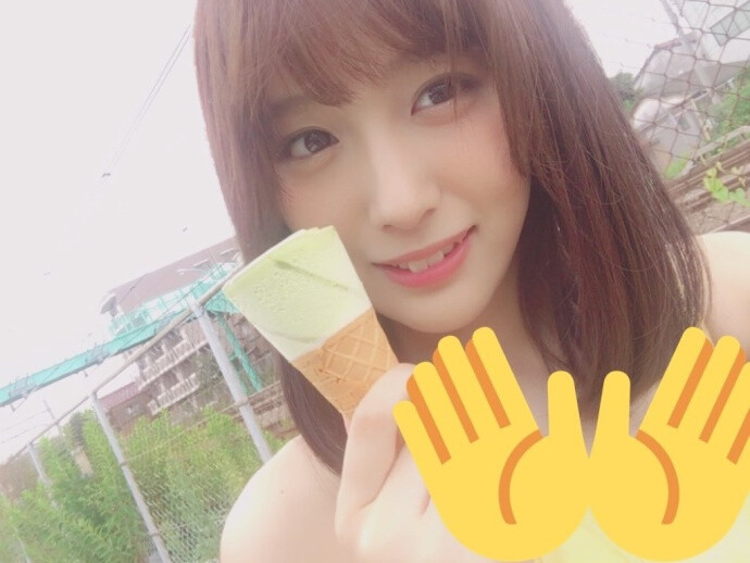 #SKE48# #鎌田菜月#(かまた なつき、1996年8月29日- )，日本女子偶像团体SKE48第6期生、Team E 成员。爱知县出身。 ​​​​