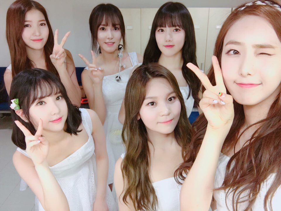 GFRIEND 金韶情金素晶 郑艺琳 丁恩妃银河 崔俞娜俞宙 黄恩菲信飞 金艺源严智 