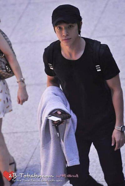 隔壁小哥哥放学回家啦，李东海