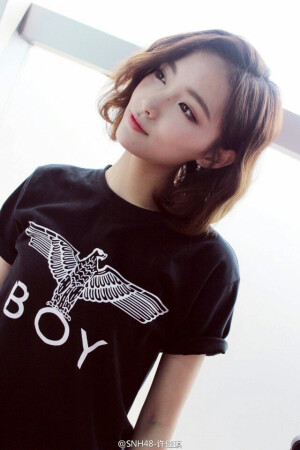 SNH48-许佳琪。
可爱我琪哥.♡