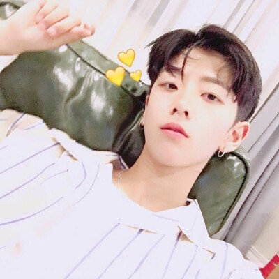 帅帅哒小哥哥♡