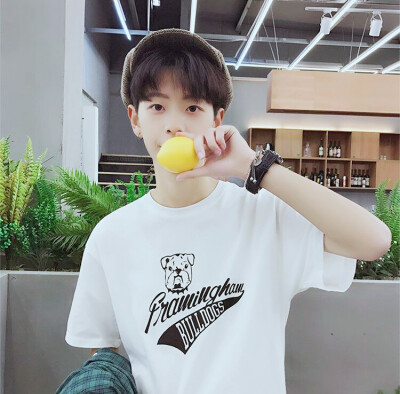 帅帅哒小哥哥♡