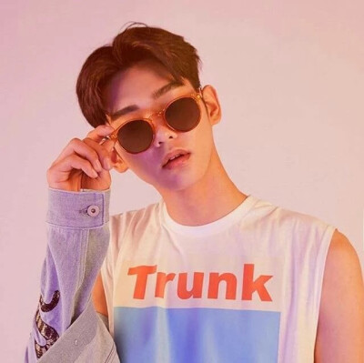 帅帅哒小哥哥♡