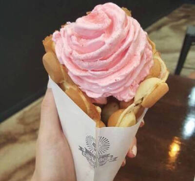 玫瑰花鸡蛋仔冰淇淋 ​