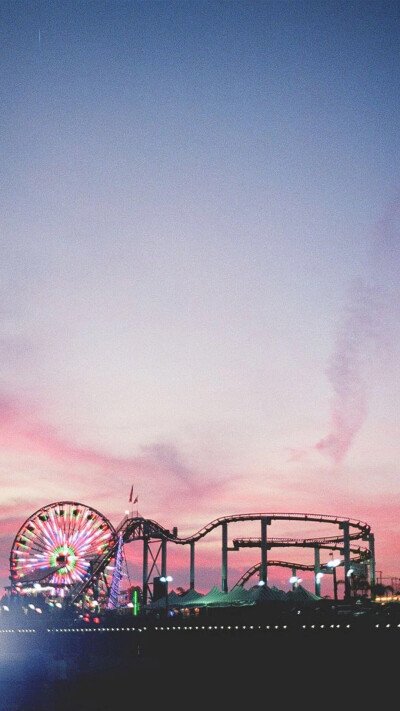 AMUSEMENT PARK 遊樂園