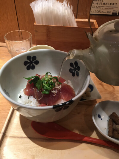 吞拿鱼茶泡饭，于成田机场