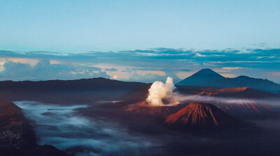 爪哇岛，火山日出