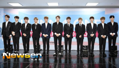 wanna one 尹智圣、河成云、黄旼泫、邕圣祐、金在焕、姜丹尼尔、朴志训、朴佑镇、裴珍映、李大辉、赖冠霖