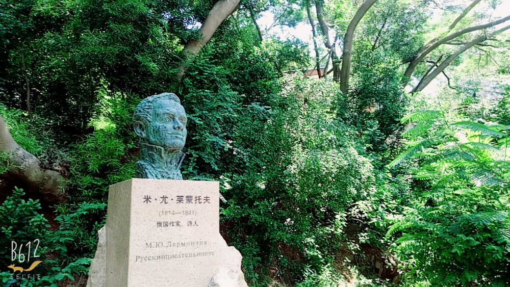 厦门大学雕像