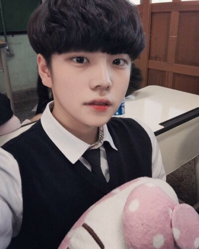 name：lee yoonji男头 捕捉一只可爱的韩国女生
