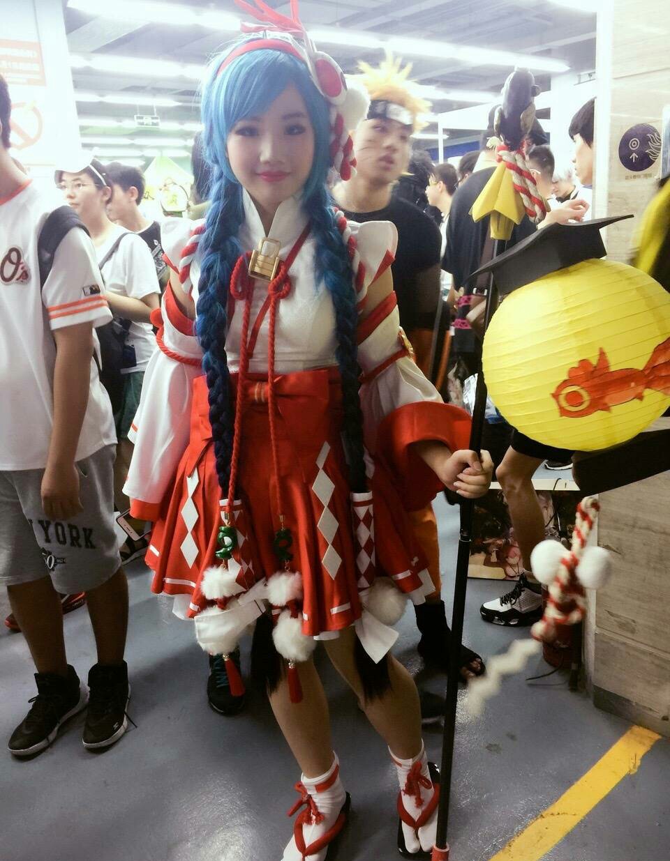 梦次元夏日祭漫展
Cosplay 王者荣耀大乔 伊势巫女
coser小姐姐 蓝色麻花辫