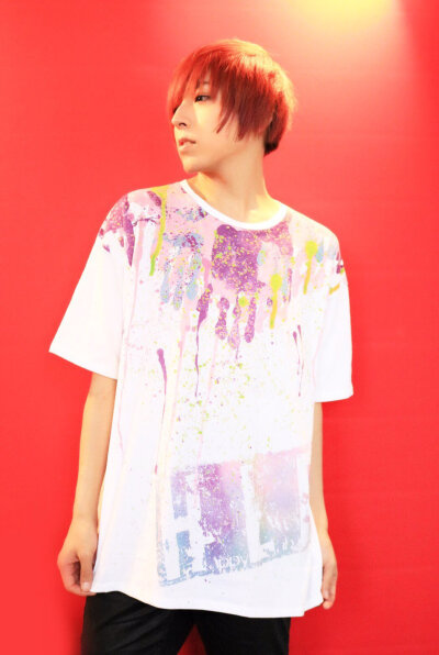 苍井翔太推特更新
そして僕が直に手で描いたデザインのBig Tシャツ 2017！
個人的にはピンクとグレーの組み合わせが気に入ってます！
手形に手も合わせてみてね！ 