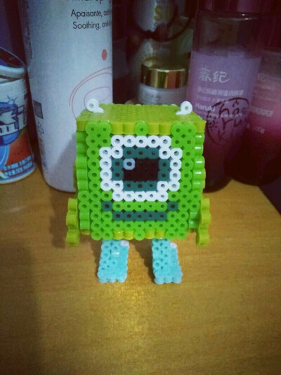 颜色很怪的大眼怪