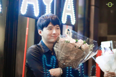 KristPerawat 暖暖 阿日学长 Arthit 王慧侦 泰剧一年生
cr.twitter:@MintoeyFOTO