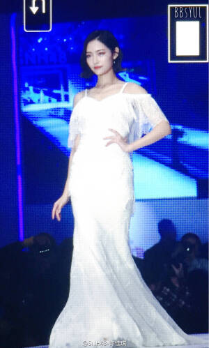 SNH48-许佳琪。
可爱我琪哥.♡