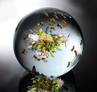 玻璃艺术家 Paul Stankard 的玻璃镇纸（glass paperweights）之父