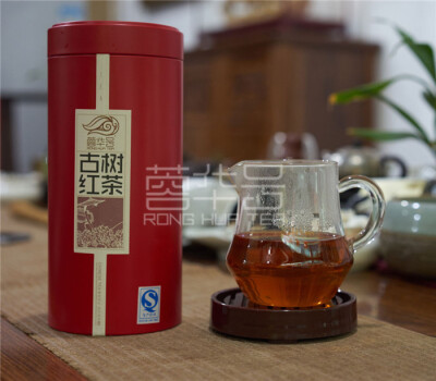 蓉华号生晒红茶，蓉华号是云南的古树普洱茶，在云南有蓉华号茶园、蓉华号茶厂。