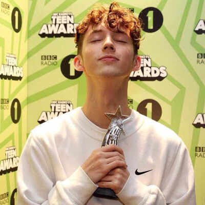 troye sivan 特洛伊·希文 戳爷 明星 背景 头像