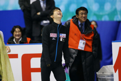 #羽生结弦##YUZURINK##图片#【写真特集】世界王者・羽生结弦的肖像2016-17之世团赛特辑P5戳大有惊喜，明明长得那么好看，为什么要让自己活成表情包全22P下载见评论 ​​​​