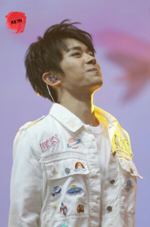 春秋四载破风浪,易烊千玺展锋芒
#易烊千玺# 170811 tfboys四周年alive four演唱会 