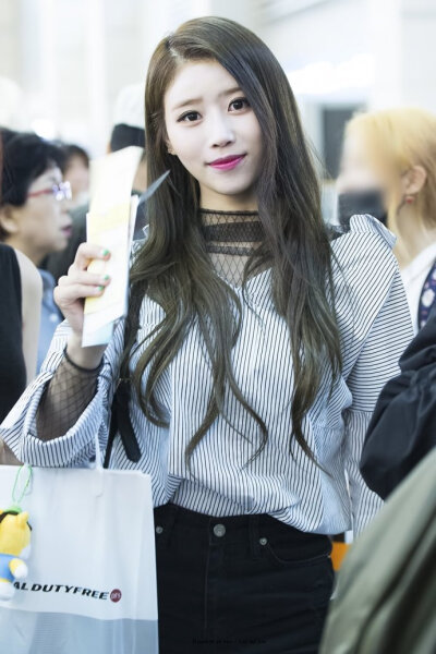 #LOVELYZ# 〖无⇔高清〗170812 仁川出境 #李美珠##柳洙正# 相关5pcr:drunkenatyou太好看了 ​​​​