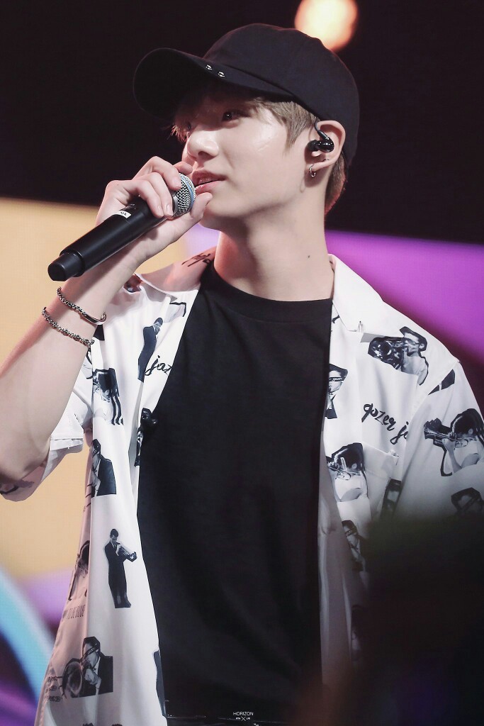 bts 金南俊 金硕珍 闵玧其 郑号锡 朴智旻 金泰亨 田柾国 gif cr自