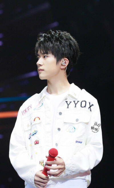 #易烊千玺# #TFboys易烊千玺# 20170811 tfboys四周年alive four演唱会 