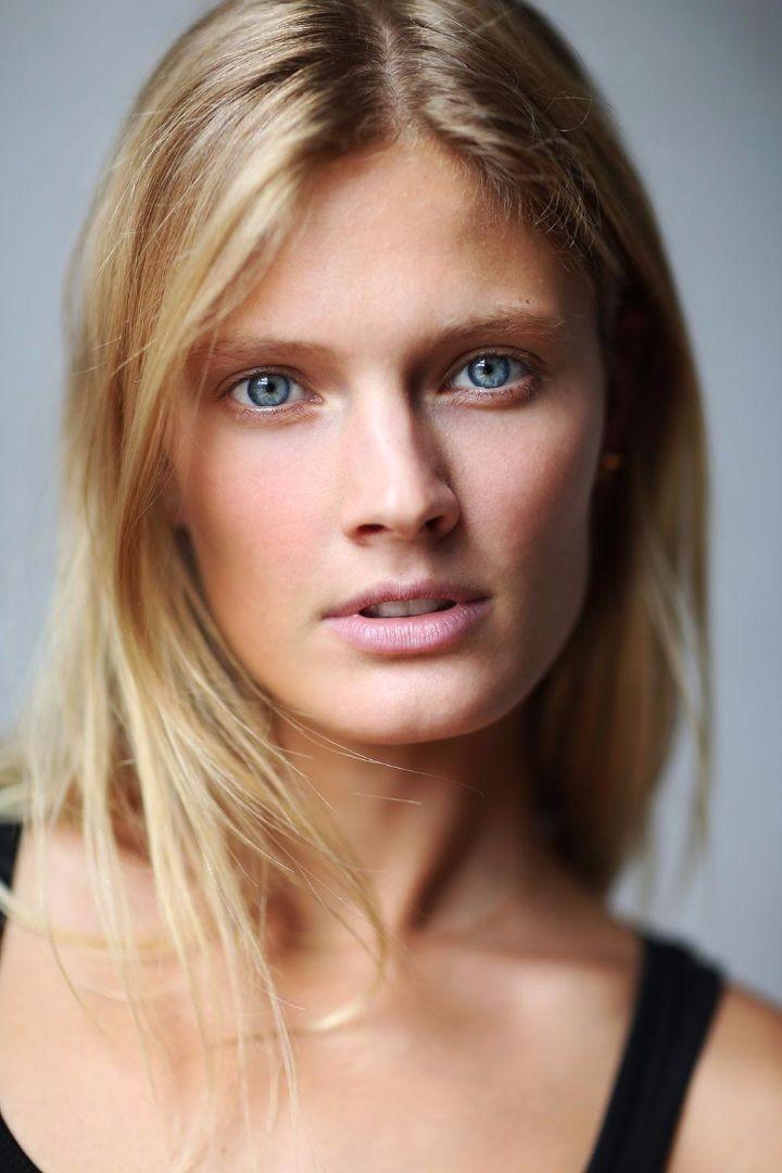 法国超模constance jablonski,她在2009春夏纽约时装周期间首登t台便