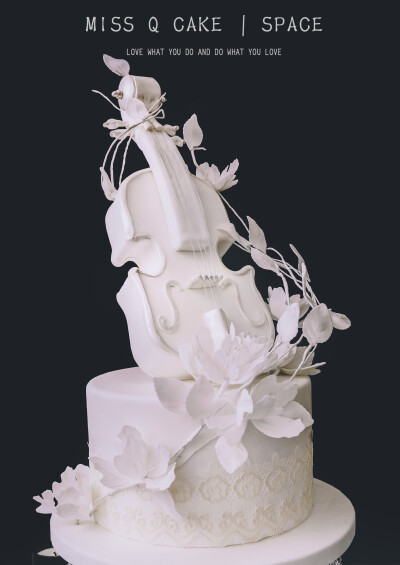 【Miss Q Cake.台州】 翻糖 翻糖主体蛋糕 婚礼甜品台 创意 小提琴 纯白