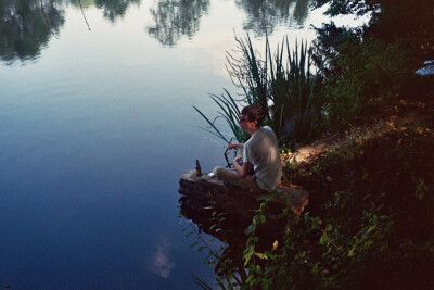 曾经沧海难为水，
除却巫山不是云。
取次花丛懒回顾，
半缘修道半缘君。