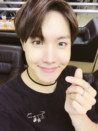 郑号锡 J-hope