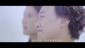 陈奕迅「谁来剪月光」截图。