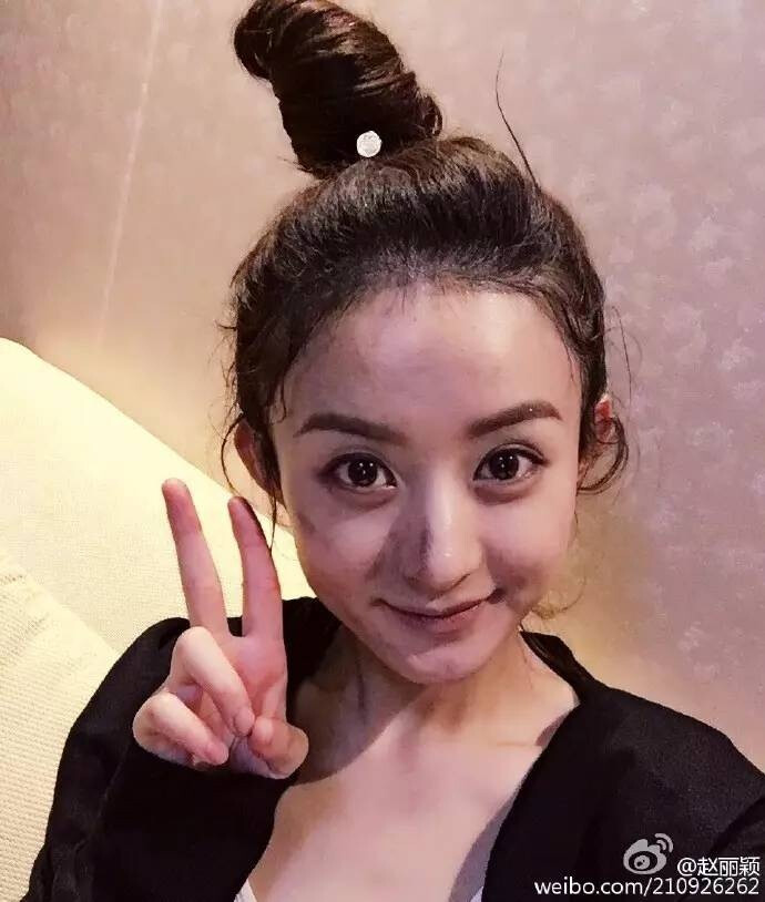 #发型Diva# 赵丽颖 丸子头 盘发 其实更像道姑头哈