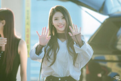 #LOVELYZ# 〖无⇔高清〗170812 仁川出境 #李美珠##柳洙正##郑叡仁# 相关6pcr:ysteaa/ryuvlydayz都这么美！！！！ ​​​​