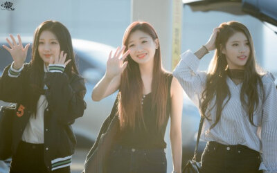 #LOVELYZ# 〖无⇔高清〗170812 仁川出境 #李美珠##柳洙正##郑叡仁# 相关6pcr:ysteaa/ryuvlydayz都这么美！！！！ ​​​​